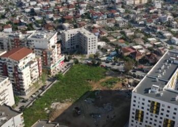 Viti i ri shkollor, ‘Astiri’ me 70 mijë banorë vazhdon të mbetet pa kopshte e shkolla publike