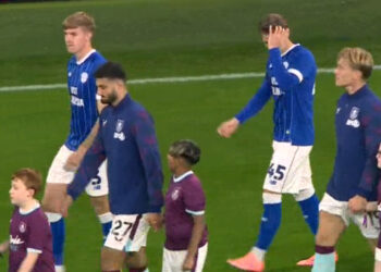 Broja titullar, Burnley eliminohet nga Kupa e Ligës