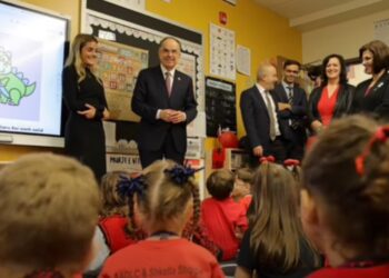 Begaj: Shkolla dygjuhëshe unike e Nju-Jorkut, urë lidhëse mes brezave