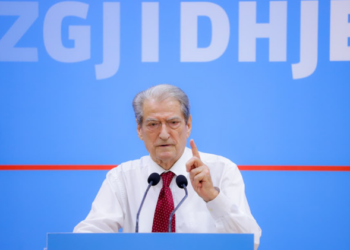 Berisha akuzon: Në takimin e Arubas me narkotrafikantët e shpallur si organizata terroriste ishte edhe Rama!