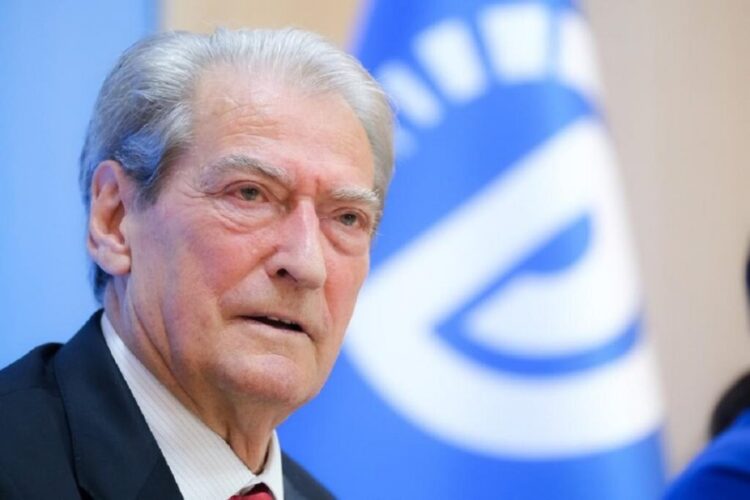 Berisha nxjerr video nga Kuvendi: Njësoj si atëherë,  Parti-Enver, jemi gati kurdoherë…