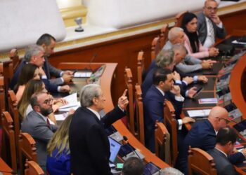 Socialistët miratojnë ndryshimet në Rregullore, opozita braktis seancën: Shkelje e Kushtetutës dhe puç institucional