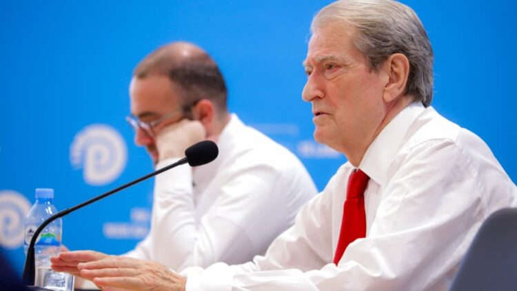 PD mbledh grupin parlamentar, Berisha: Rama asgjesoi sot Kuvendin, koha e fjalëve mbaroi