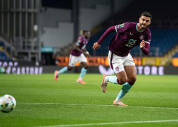 Trajneri i Bërnlit del kundër të gjithëve: Broja thjesht ka nevojë për…