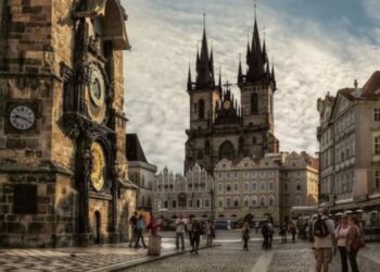 Republika Çeke është vendi i parë në BE që kufizon hyrjen e diplomatëve rusë