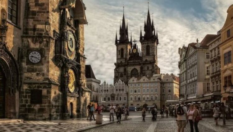 Republika Çeke është vendi i parë në BE që kufizon hyrjen e diplomatëve rusë