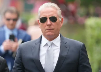 “Dekonspiroi hetimet…” New York Post, artikull për skandalin e Charls McGonigal, zbardhen bisedat me zyrtarin shqiptar