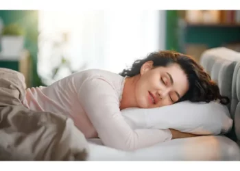 Si të flesh mirë për t’u zgjuar plot energji