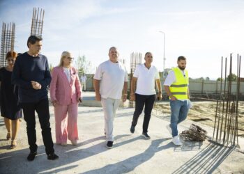 Presidenti Duka inspekton punimet në Valias: Të ndërtojmë sa më shumë terrene sportive