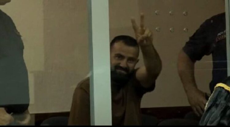 Thyen “arrestin shtëpiak” po levizte me Audi dhe justifikohet me hasmëri – Policia ndalon vëllain e Durim Bamit në Elbasan