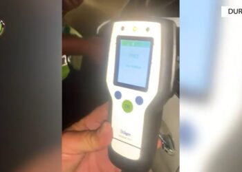 Durrës/ I dehur në timon, policët nuk ia pranojnë lekët