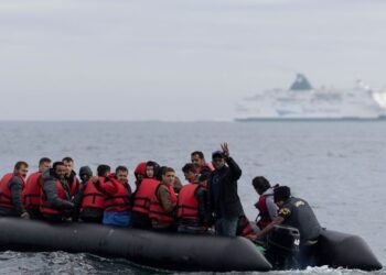 Vështirësohet marrja e shtetësisë, Anglia ashpërson masat për emigrantët