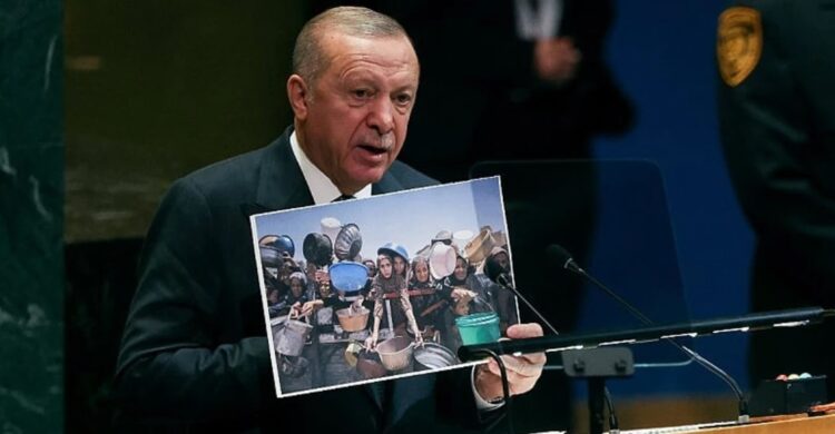 Erdoğan në OKB me foto nga Gaza: “Ky brutalitet në 2025 është turp për botën”