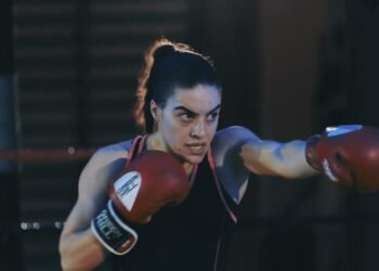 Vajza e parë që përfaqëson Shqipërinë në boks, rrëfehet Esmeralda Novruzaj: Krenari dhe përgjegjësi