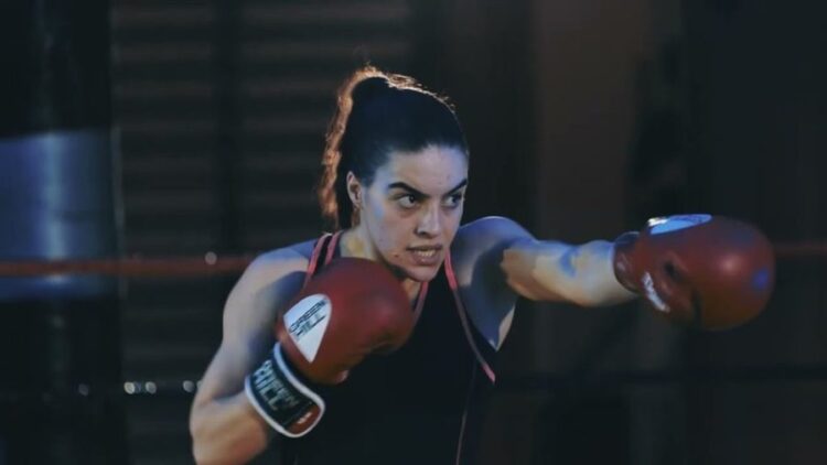 Vajza e parë që përfaqëson Shqipërinë në boks, rrëfehet Esmeralda Novruzaj: Krenari dhe përgjegjësi