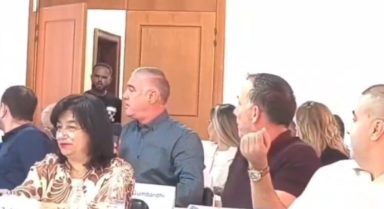 Vlorë/ I riu futet në Këshillin Bashkiak: Kam 5 vjet dhe nuk po na shpronëson asnjë – VIDEO
