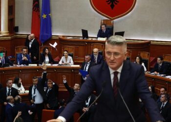 Tani na duhet një kryeministër me inteligjencë artificiale me emrin Topo Xhixho