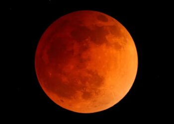 Nesër edhe shqiptarët do të përjetojnë magjinë e eklipsit të “Hënës së Përgjakur”