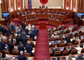 PD mban një minutë heshtje për ish-deputetin Abdi Baleta, PS refuzon