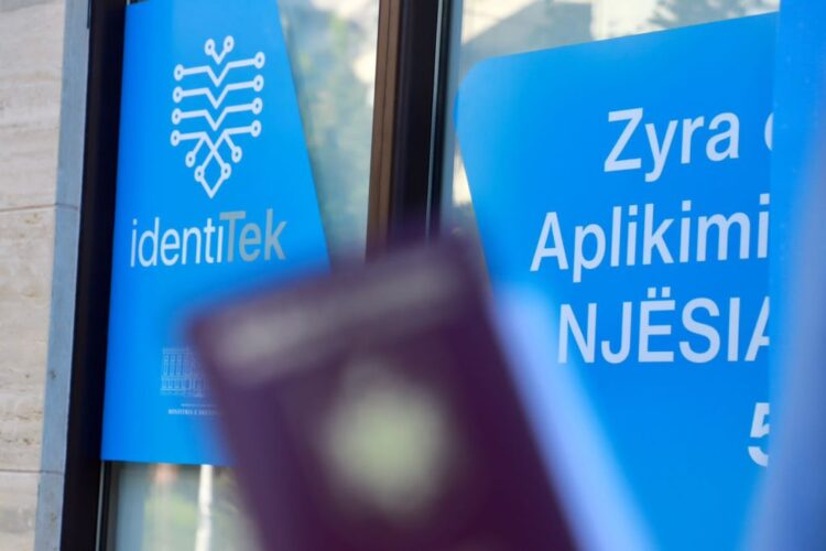Prodhimi i pasaportave u shtetëzua, çmimi nuk ulet, Identitek  me 17 milionë euro fitim