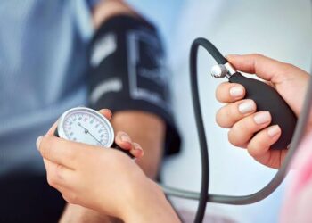 Raporti i OBSH: Vendi, para një alarmi shëndetësor! Rreth 800 mijë shqiptarë vuajnë nga hipertensioni, konsumojnë shumë kripë