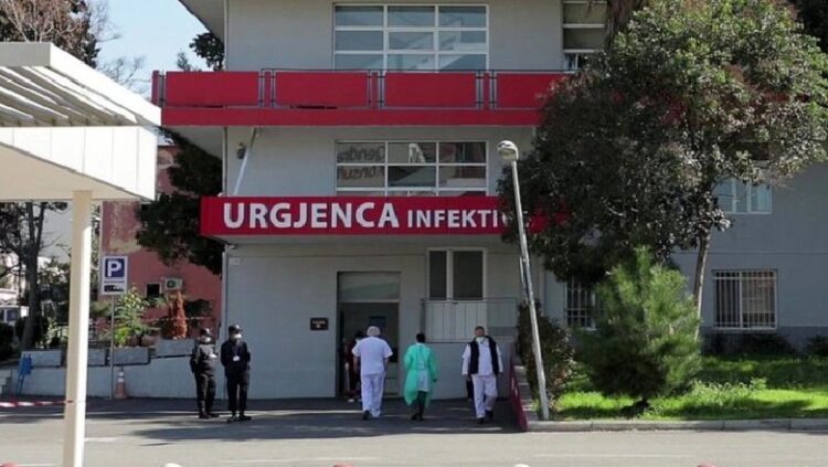 COVID rikthehet në Shqipëri – 500 raste në javë, qytetarët hezitojnë vaksinimin