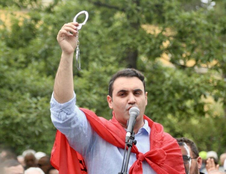 Veliaj u shkarkua, reagon Këlliçi: Selam zdromsit nga PD dhe protestuesit demokratë (Video)