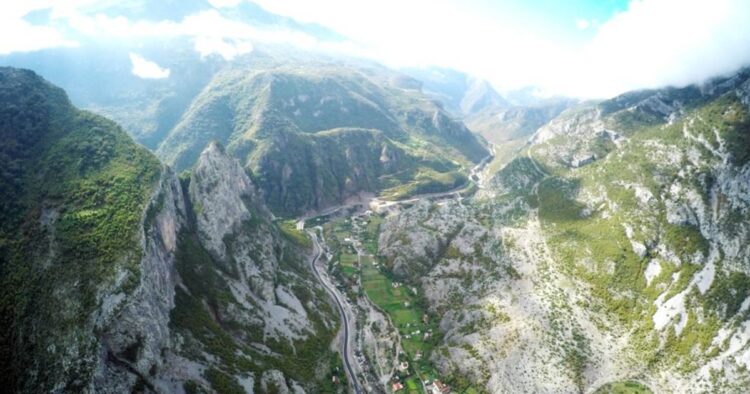 Rrëzohet në greminë, humb jetën 40-vjeçari në Kelmend