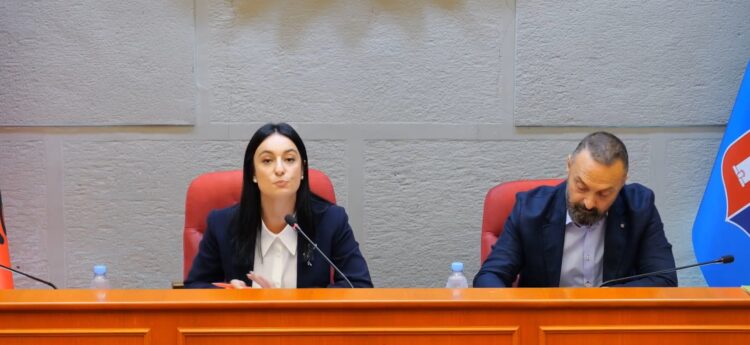 “Ora e gjykimit për Veliajn: Këshilli Bashkiak drejt ‘divorcit’ me kryetarin”,mungojnë besnikët e tij (emrat)