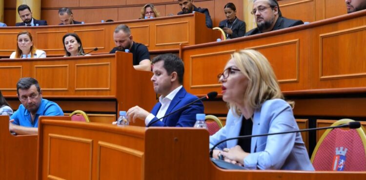 Zhulali thumbon Veliajn: Sot po shijon gjellën që ka gatuar vetë – mungesa e tij, përgjegjësi e socialistëve