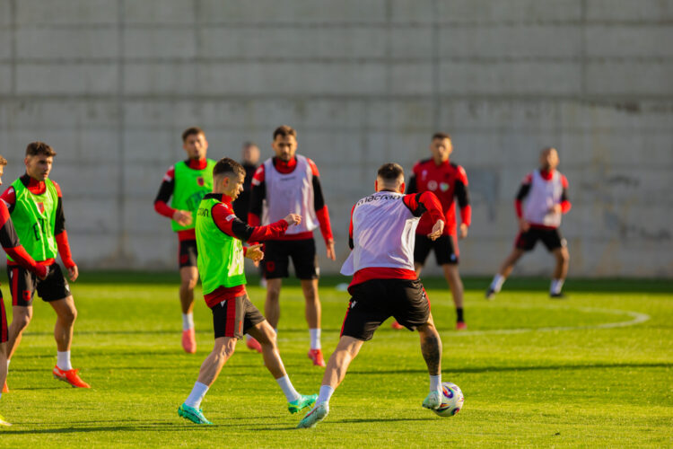 Ndeshjet e shtatorit/ Asani dhe Berisha: Atmosferë shumë e mirë në skuadër, duam 3 pikët në “Air Albania”