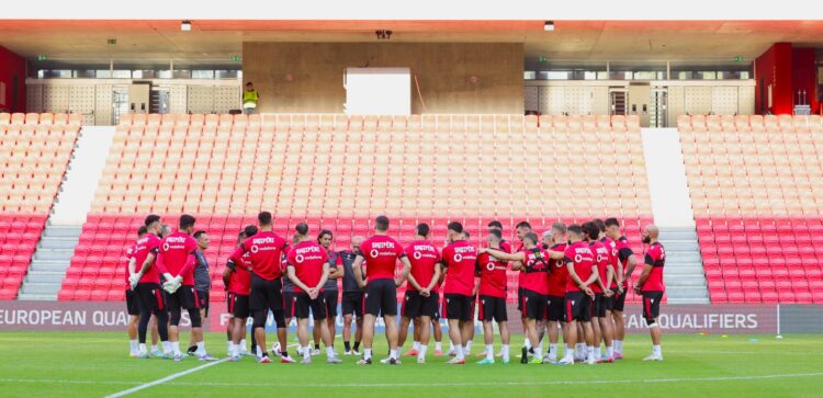 Kuqezinjtë janë gati! Kombëtarja luan ndeshjen vendimtare ndaj Letonisë