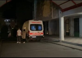 Korçë, tre fëmijë helmohen nga karamelet