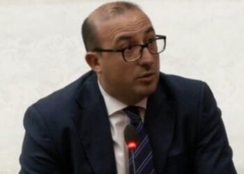 Korreshi ironizon programin qeverisës: Përrallë me mbret e Diell