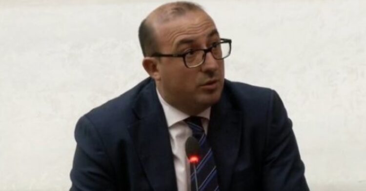 Korreshi ironizon programin qeverisës: Përrallë me mbret e Diell