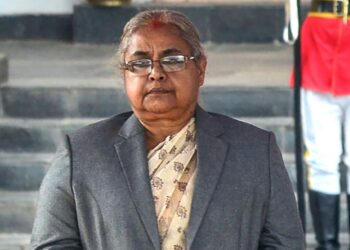Gjykatësja antikorrupsion në krye të Nepalit, Sushila Karki betohet si Kryeministre