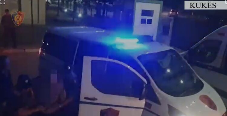 Kukës/ Prangoset 46 vjeçari, tentoi të vriste me armë një shtetas pas një sherri për parkim