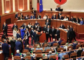 Tensionet në Kuvend, reagon zyra e BE: Për të ardhur keq! Shqiptarët u privuan nga informimi rreth programit qeverisës