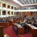 “Shumohet” opozita, me 50 deputetë, krijon tre grupe parlamentare. Legjislacion I ri e stil I vjeter për përvetësimin e fondeve