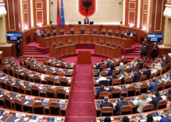 Mazhoranca voton me 77 vota pro përbërjen e Komisioneve Parlamentare