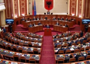 Opozita braktis seancën, Korreshi futet në sallë dhe habitet, Balla e ironizon: Nuk e di akoma ti?