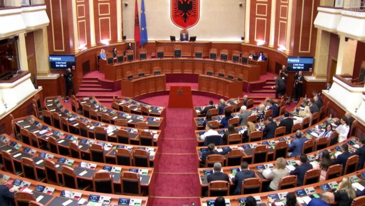 Mazhoranca voton me 77 vota pro përbërjen e Komisioneve Parlamentare