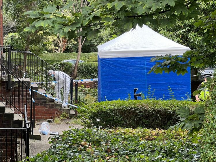 Tragjedi mes shqiptarëve në Angli: 31-vjeçari vret kushëririn me thikë (Emrat)