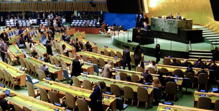 (VIDEO) Fjalimi i Netanyahut në OKB, salla e Asamblesë së Përgjithshme braktiset nga delegatët