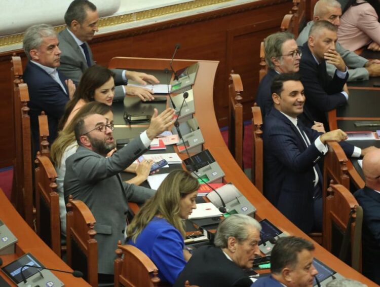 Nesër prezantohet programi qeverisës, pozita kërkon debat pa kufizim kohor në Kuvend