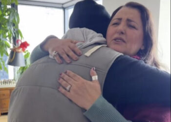 Parashqevi Simaku feston ditëlindjen, fjalët prekëse për të birin: Edhe pse je larg, zemra ime rreh për ty!