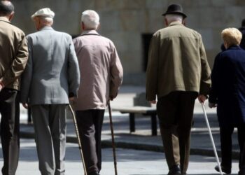 Greqia jep ndihmë 250 euro çdo nëntor për pensionistët dhe familjet në nevojë, pa bere aplikim