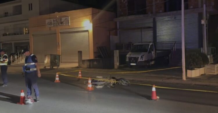 Pogradec/ Drejtuesi i një motori gjendet i rrëzuar në rrugë, dërgohet në gjendje të rëndë në spital