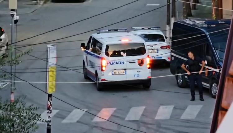 Operacion i madh në Elbasan! Dhjetëra të arrestuar, sekuestrohen drogë dhe armë