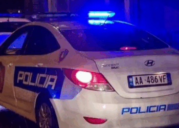 Korçë/Gruaja godet bashkëshortin me hekur në kokë, burri përfundon në spital